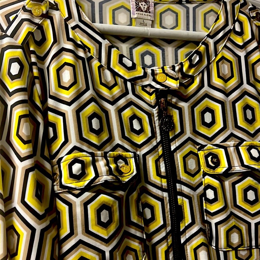 Anne Klein large black tan white and yellow woman’s blouse